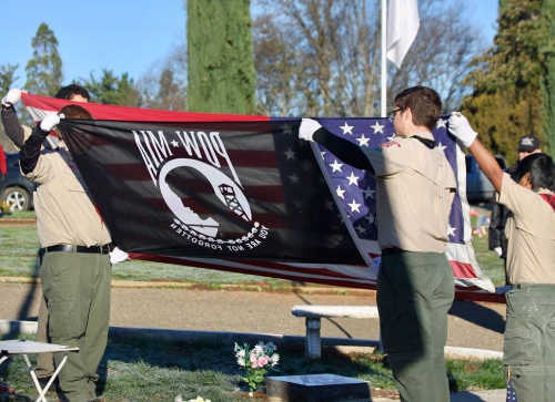 121716wreathsflags